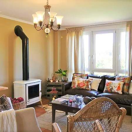 Sleeps 10 With Pool