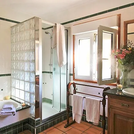 Sleeps 10 With Pool