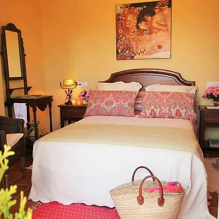 Sleeps 10 With Pool